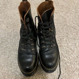 Dr.Martens Leona Boots